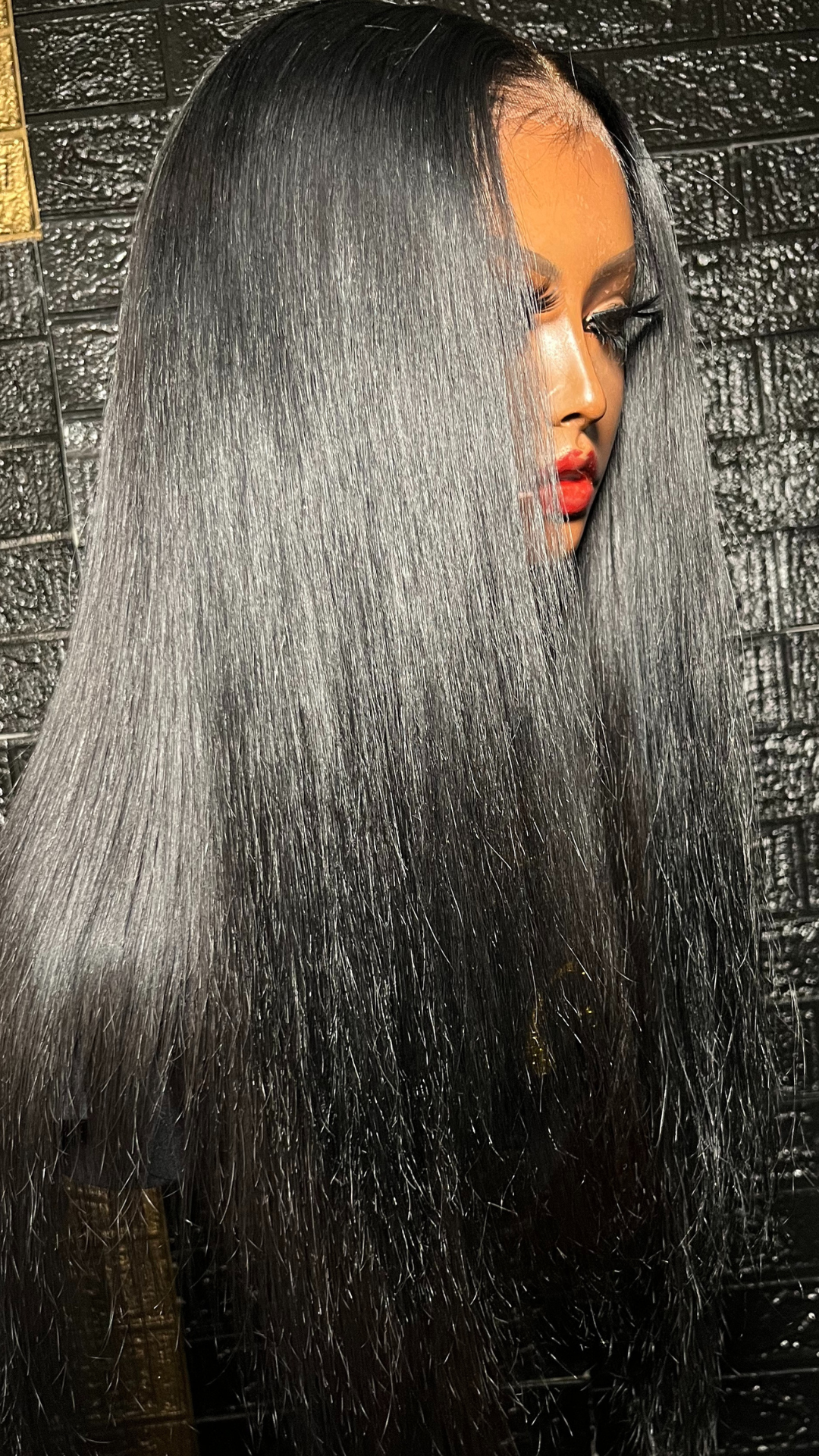 SADE| SLEEK STRAIGHT MIDDLE PART